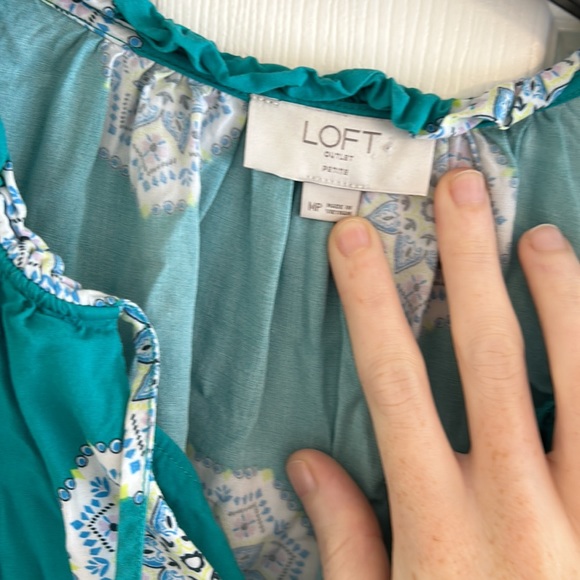 LOFT floral ruffle bottom size MP mini dress - Picture 4 of 5